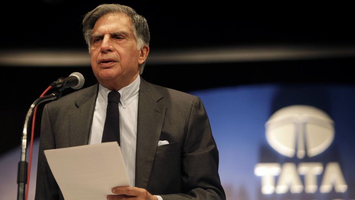 Ketua Tata Group Ratan Tata berbicara selama rapat umum tahunan Tata Consultancy Services Ltd. (TCS) di Mumbai, India, Jumat, 1 Juli 2011. (AP Photo/Rajanish Kakade/File Foto)
