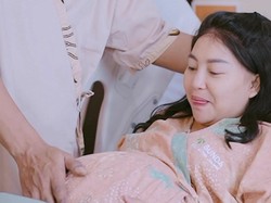 Sibuknya Mpok Alpa Urus Anak Kembar Sibuknya Mpok Alpa Urus Anak Kembar