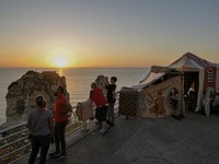 Bak Warga Gaza, Kini Warga Lebanon Tinggal & Tidur di Tenda Pengungsi