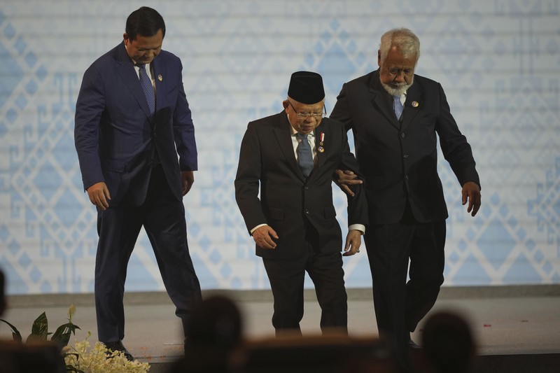 Sekretaris Tetap Luar Negeri Myanmar Aung Kyaw Moe, Presiden Filipina Ferdinand Marcos Jr, Perdana Menteri Singapura Lawrence Wong, Perdana Menteri Thailand Paetongtarn Shinawatra, Perdana Menteri Vietnam Pham Minh Chinh, Perdana Menteri Laos Sonexay Siphandone, Perdana Menteri Malaysia Anwar Ibrahim, Sultan Brunei Hassanal Bolkiah, Perdana Menteri Kamboja Hun Manet, Wakil Presiden Indonesia Ma'ruf Amin, Perdana Menteri Timor-Leste Xanana Gusmao dan Presiden Korea Selatan Yoon Suk Yeol menghadiri KTT ASEAN-Republik Korea ke-25 untuk memperingati HUT ke-35 Hubungan Dialog, di Pusat Konvensi Nasional di Vientiane, Laos, 10 Oktober 2024. Sekretaris Tetap Luar Negeri Myanmar Aung Kyaw Moe, Presiden Filipina Ferdinand Marcos Jr, Perdana Menteri Singapura Lawrence Wong, Perdana Menteri Thailand Paetongtarn Shinawatra, Perdana Menteri Vietnam Pham Minh Chinh, Perdana Menteri Laos Sonexay Siphandone, Perdana Menteri Malaysia Anwar Ibrahim, Sultan Brunei Hassanal Bolkiah, Perdana Menteri Kamboja Hun Manet, Wakil Presiden Indonesia Ma'ruf Amin, Perdana Menteri Timor-Leste Xanana Gusmao dan Presiden Korea Selatan Yoon Suk Yeol menghadiri KTT ASEAN-Republik Korea ke-25 untuk memperingati HUT ke-35 Hubungan Dialog, di Pusat Konvensi Nasional di Vientiane, Laos, 10 Oktober 2024. (REUTERS/Athit Perawongmetha)
