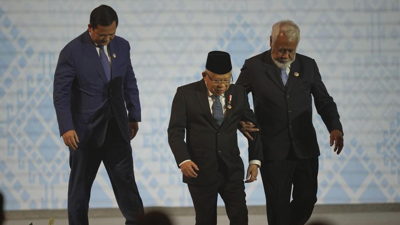 Sekretaris Tetap Luar Negeri Myanmar Aung Kyaw Moe, Presiden Filipina Ferdinand Marcos Jr, Perdana Menteri Singapura Lawrence Wong, Perdana Menteri Thailand Paetongtarn Shinawatra, Perdana Menteri Vietnam Pham Minh Chinh, Perdana Menteri Laos Sonexay Siphandone, Perdana Menteri Malaysia Anwar Ibrahim, Sultan Brunei Hassanal Bolkiah, Perdana Menteri Kamboja Hun Manet, Wakil Presiden Indonesia Ma'ruf Amin, Perdana Menteri Timor-Leste Xanana Gusmao dan Presiden Korea Selatan Yoon Suk Yeol menghadiri KTT ASEAN-Republik Korea ke-25 untuk memperingati HUT ke-35 Hubungan Dialog, di Pusat Konvensi Nasional di Vientiane, Laos, 10 Oktober 2024. (REUTERS/Athit Perawongmetha)