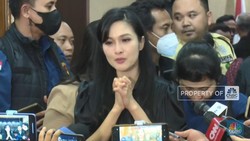 Video: Sambil Menahan Tangis, Sandra Dewi Bilang Ini Usai Jadi Saksi