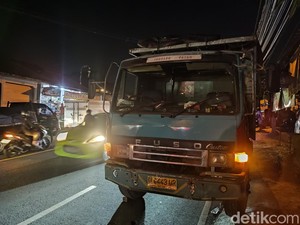 Diduga Alami Rem Blong, Truk Fuso Tabrak 3 Kendaraan di Tabanan