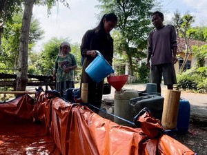 Perjuangan Ketua RT di Malang Kemas Air Bersih untuk Warga Dilanda Kekeringan