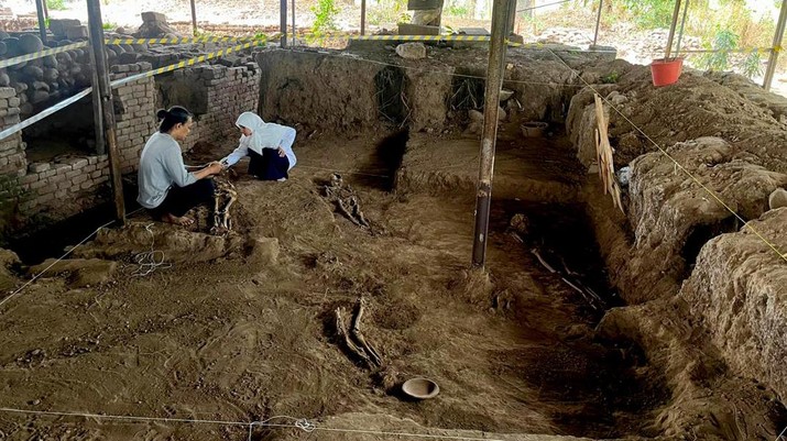 5 Kerangka Manusia Ditemukan saat Ekskavasi Istana Bhre Wengker di Mojokerto. (Dok. Detikcom/Enggran Eko Budianto)