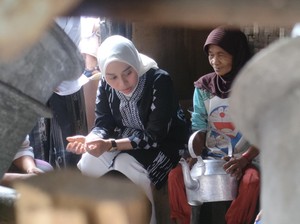 Komitmen Putri Karlina Jadikan Pasirkiamis Sentra Alat Dapur