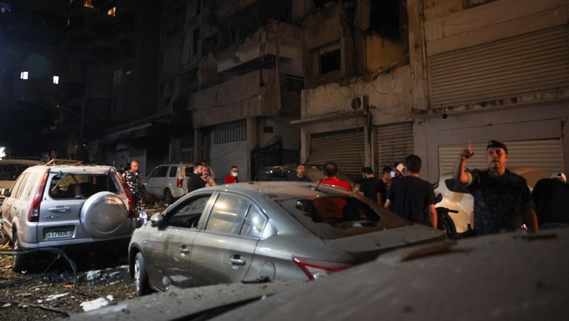 A building stands on the street while smoke raises, after an Israeli air strike, amid ongoing hostilities between Hezbollah and Israeli forces, in Beirut, Lebanon, October 10, 2024. REUTERS/Louisa Gouliamaki