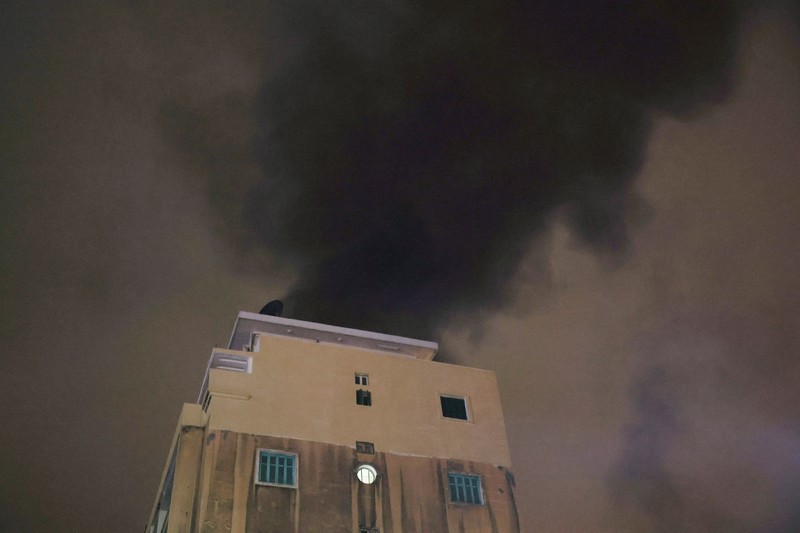 ISRAEL-PALESTINIANS/LEBANON-STRIKE-HEZBOLLAH A building stands on the street while smoke raises, after an Israeli air strike, amid ongoing hostilities between Hezbollah and Israeli forces, in Beirut, Lebanon, October 10, 2024. REUTERS/Louisa Gouliamaki