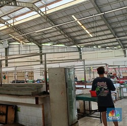 Pasar Ini Dekat Wilayah Padat Penduduk, Pembeli Sepi-Kios Banyak Tutup