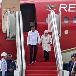 Penampakan Pesawat Kepresidenan Boeing Mendarat di Bandara IKN