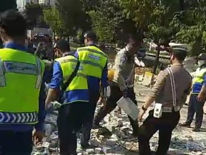 Kronologi Truk Tabrak Separator Busway hingga Bikin Macet di Jakbar