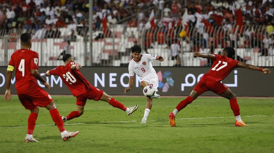 Pemain Timnas Indonesia, Rafael Struick saat  mencetak gol kedua. REUTERS/Hamad I Mohammed