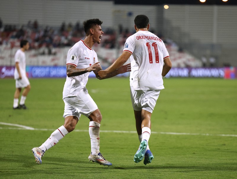Skuad Timnas Indonesia pertandingan Putaran Ketiga , babak kualifikasi Piala Dunia Bahrain vs Indonesia di Stadion Nasional Bahrain, Riffa, Kamis, 10/10. REUTERS/Hamad I Mohammed