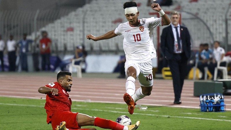 Skuad Timnas Indonesia pertandingan Putaran Ketiga , babak kualifikasi Piala Dunia Bahrain vs Indonesia di Stadion Nasional Bahrain, Riffa, Kamis, 10/10. REUTERS/Hamad I Mohammed