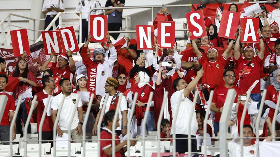 SOCCER-WORLDCUP-BHR-IDN/REPORT Supporter Timnas Indonesia pertandingan Putaran Ketiga , babak kualifikasi Piala Dunia Bahrain vs Indonesia di Stadion Nasional Bahrain, Riffa, Kamis, 10/10. REUTERS/Hamad I Mohammed