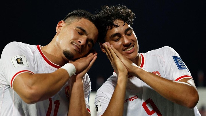 Pemain Timnas Indonesia Rafael Struick  merayakan gol kedua bersama Ragnar Oratmangoen.  REUTERS/Hamad I Mohammed   TPX IMAGES OF THE DAY