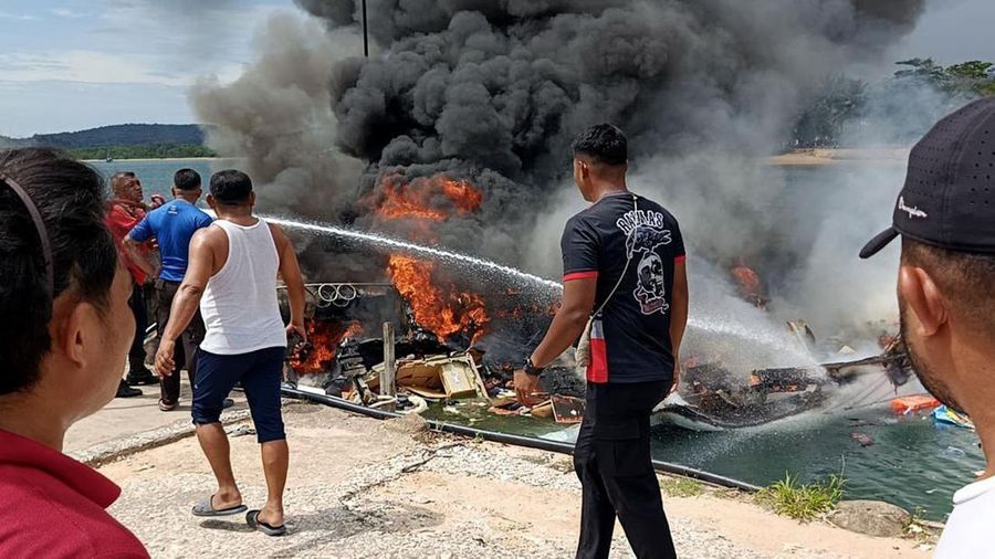 Calon gubernur Maluku Utara nomor urut 4 Benny Laos meninggal dunia setelah speedboat yang membawa rombongan untuk berkampanye meledak di Pulau Taliabu, Sabtu (13/10). (Dok. Polres Pulau Taliabu)