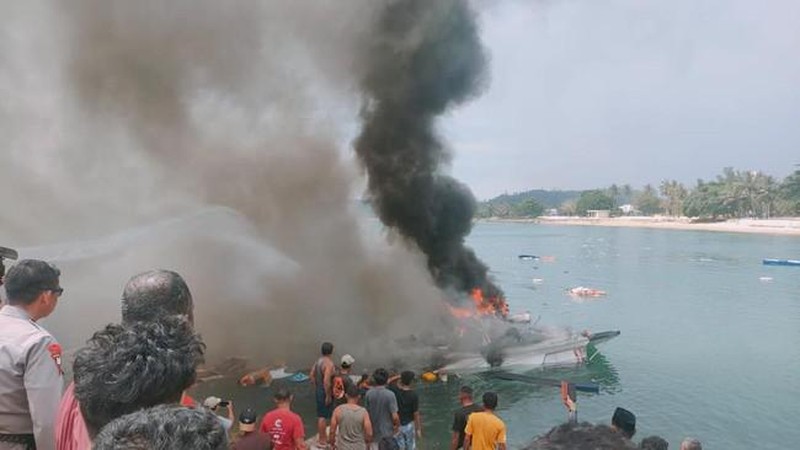 Calon gubernur Maluku Utara nomor urut 4 Benny Laos meninggal dunia setelah speedboat yang membawa rombongan untuk berkampanye meledak di Pulau Taliabu, Sabtu (13/10). (Dok. Polres Pulau Taliabu)