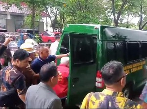 6 Tersangka Korupsi Izin Tambang Diserahkan ke Kejari Lahat