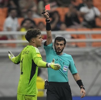 Ini Dia Wasit Arab Kontroversial yang Akan Pimpin China Vs Indonesia