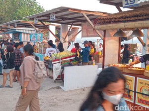 Pantai Kelan Tampil dengan Wajah Baru, Warung dan Parkir Lebih Teratur