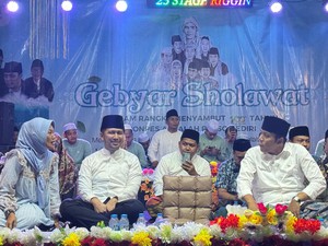 Cawagub Emil Dardak Dapat Doa Khusus dari Gus Kautsar