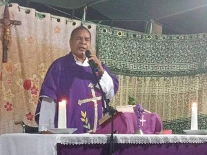 Jatuh Saat Pimpin Misa, Pastor di Lembata Meninggal Dunia