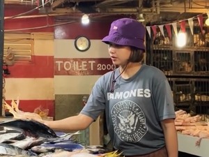 Gaya Sederhana Indah Permatasari Belanja ke Pasar, Banjir Pujian Netizen