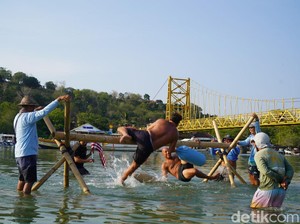 Momen Bule Ikut Lomba Tradisional di Nusa Penida Festival 2024