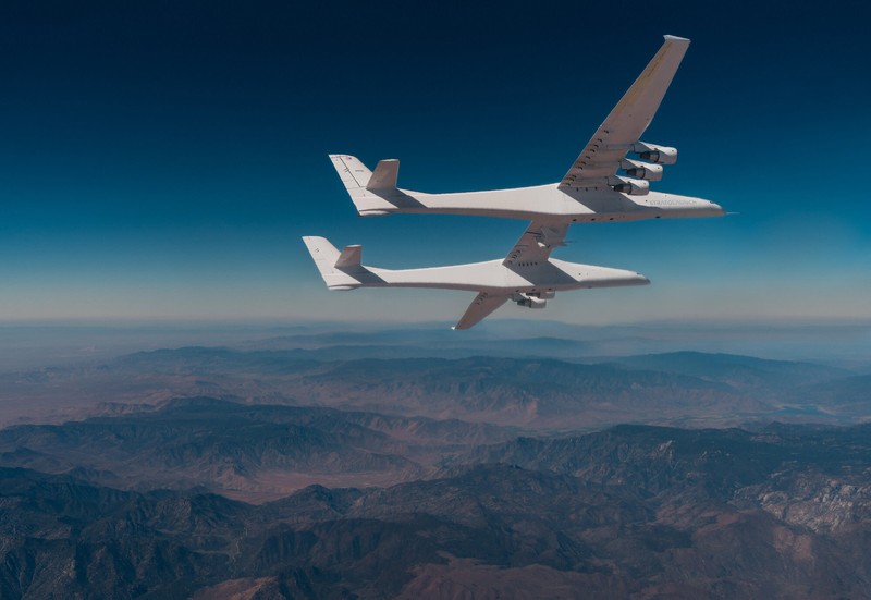 Pesawat terbesar berhasil mengudara. (Dok. stratolaunch)