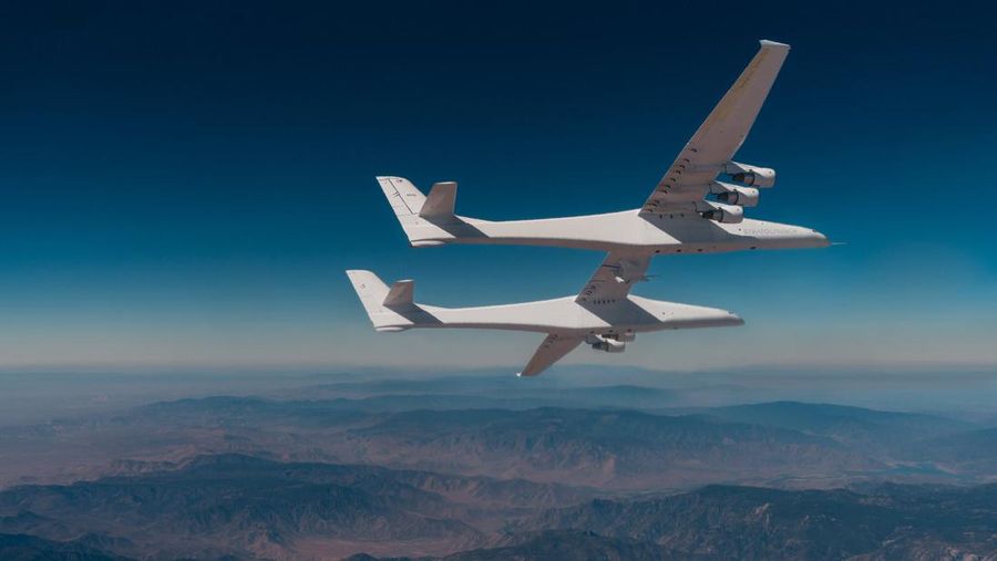 Pesawat terbesar berhasil mengudara. (Dok. stratolaunch)
