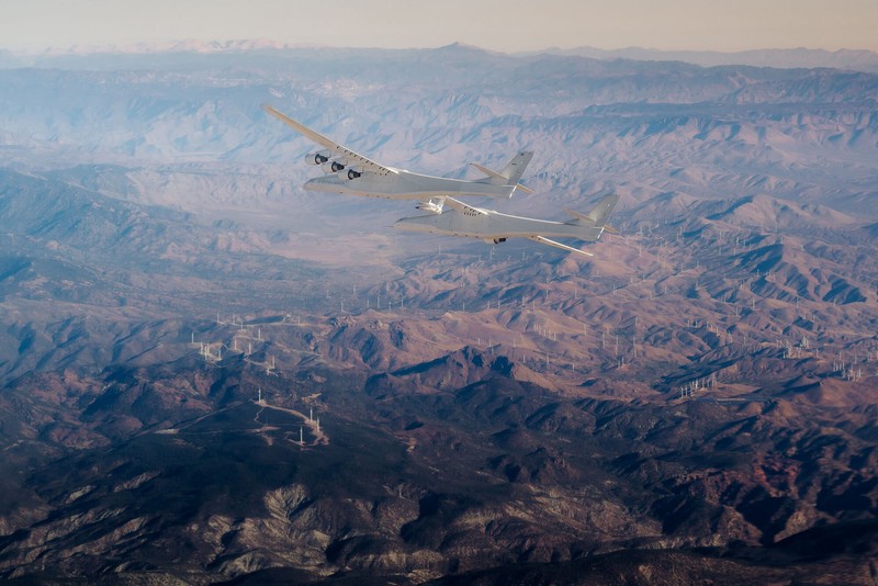 Pesawat terbesar berhasil mengudara. (Dok. stratolaunch)