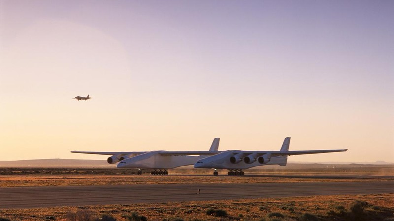 Pesawat terbesar berhasil mengudara. (Dok. stratolaunch)