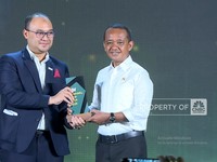 Video: Bahlil Raih Penghargaan 