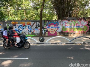 Ornamen Baru di Trotoar Jalan Tamansari untuk Cegah Parkir Liar
