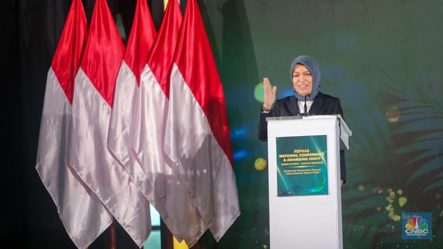 Direktur Strategi dan Pengembangan Bisnis PT Perusahaan Gas Negara Tbk, Rosa Permata Sari memberikan pemaparan dalam acara REPNAS National Conference & Awarding Night Energi Mandiri - Ekonomi Berdikari di Menara Bank Mega, Jakarta, Senin (14/10/2024). (²©²ÊÍøÕ¾/Faisal Rahman)