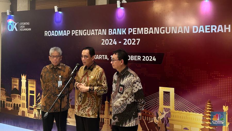 Dirut BJB Yuddy Renaldi dan Kepala Eksekutif Pengawas Perbankan OJK Dian Ediana Rae di acara Peluncuran Roadmap BPD 2024-2027, Grand Hyatt, Jakarta, Senin (14/10/2024). (CNBC Indonesia/Zefanya Aprilia)