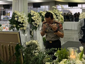 Kombes Ade Ary Melayat Almarhum Benny Laos: Beliau Orangnya Ramah