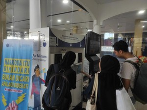KAI Daop 8 Sediakan Water Station Gratis demi Kurangi Botol Plastik