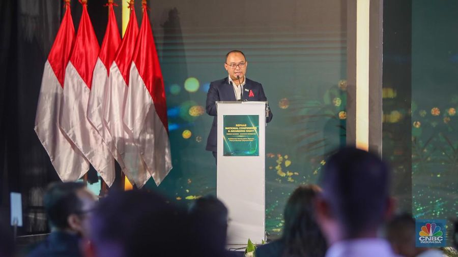 Ketua Umum Repnas, Anggawira menyampaikan laporan dalam acara REPNAS National Conference & Awarding Night Energi Mandiri - Ekonomi Berdikari di Menara Bank Mega, Jakarta, Senin (14/10/2024). (վ/Faisal Rahman)