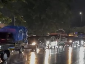 Jalan Transyogi Banjir Malam Ini, Lalin Macet hingga Exit Tol Cibubur