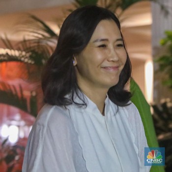 Potret Senyum Mantan Istri Ahok, Veronica Tan saat Dipanggil Prabowo
