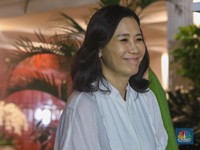 Potret Senyum Mantan Istri Ahok, Veronica Tan saat Dipanggil Prabowo