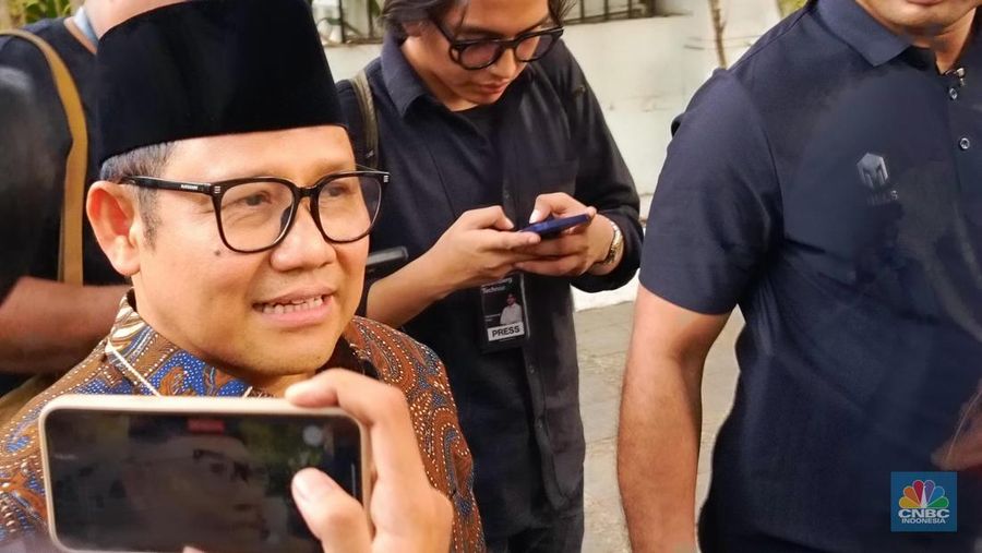 Muhaimin Iskandar, Cak Imin usai bertemu Prabowo di Kertanegara. (CNBC Indonesia/Arrijal)