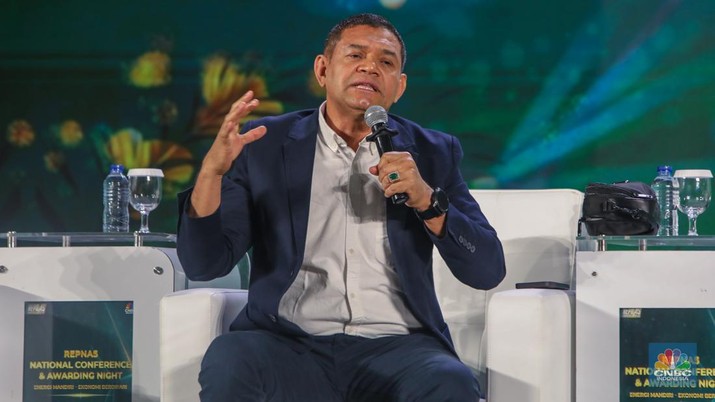 PJ Ketua Umum Partai Bulan Bintang, Fachri Bachmid memberikan pemaparan dalam acara REPNAS National Conference & Awarding Night Energi Mandiri - Ekonomi Berdikari di Menara Bank Mega, Jakarta, Senin (14/10/2024). (CNBC Indonesia/Faisal Rahman)