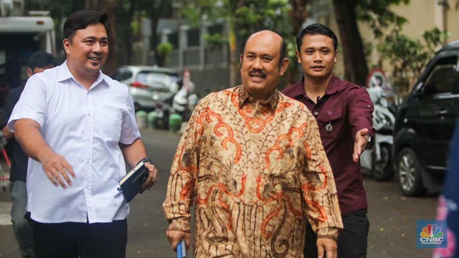 Politisi Partai Gerindra, Rachmat Pambudy tiba di Jalan Kertanegara, Jakarta, Senin (14/10/2024). (CNBC Indonesia/Faisal Rahman)