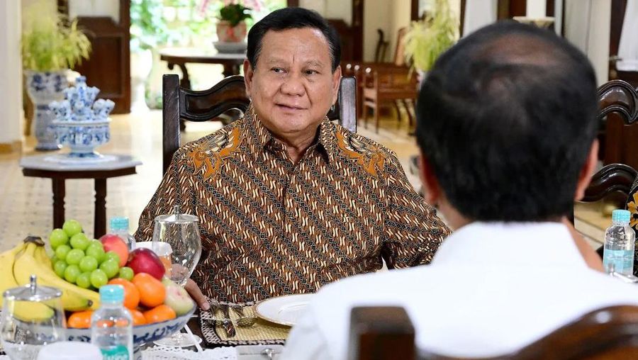 Prabowo Subianto berkunjung ke kediaman Presiden Joko Widodo (Jokowi) di Solo, Minggu (13/10/2024). (Instagram @jokowi)