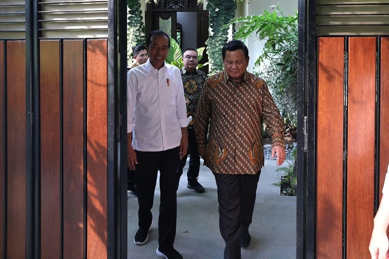 Prabowo Subianto berkunjung ke kediaman Presiden Joko Widodo (Jokowi) di Solo, Minggu (13/10/2024). Prabowo Subianto berkunjung ke kediaman Presiden Joko Widodo (Jokowi) di Solo, Minggu (13/10/2024). (Instagram @jokowi)