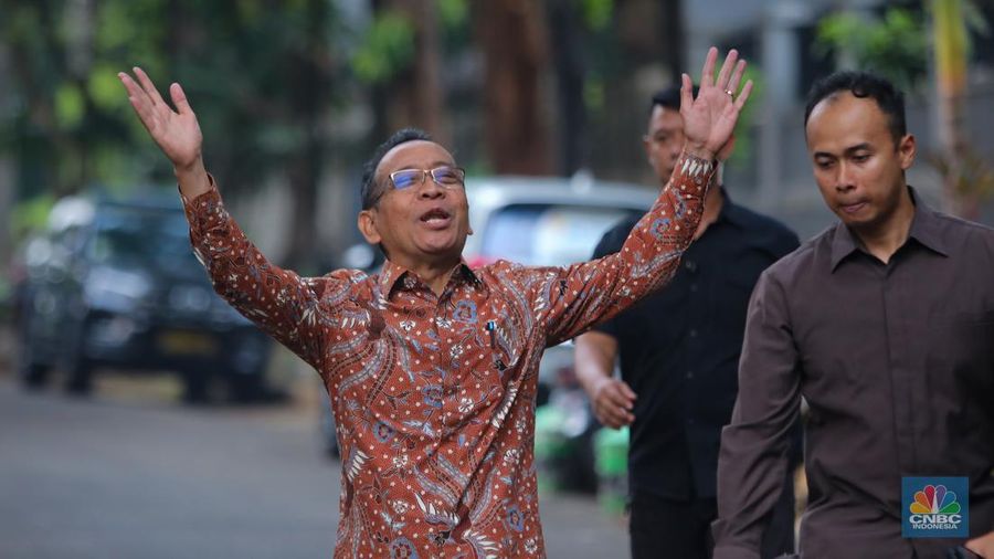 Presiden terpilih periode 2024-2029 sekaligus Menteri Pertahanan, Prabowo Subianto di kediamannya Jalan Kertanegara No. 04, Jakarta, Senin (14/10/2024). (CNBC Indonesia/Faisal Rahman)