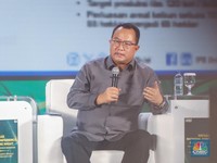 Rektor IPB University, Prof. Dr. Arif Satria memberikan pemaparan dalam acara REPNAS National Conference & Awarding Night Energi Mandiri - Ekonomi Berdikari di Menara Bank Mega, Jakarta, Senin (14/10/2024). (CNBC Indonesia/Faisal Rahman)